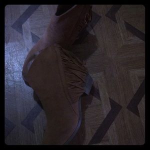 Chestnut fringed booties